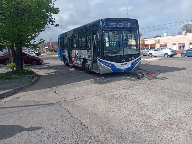 Un ciclista herido tras ser embestido por un colectivo